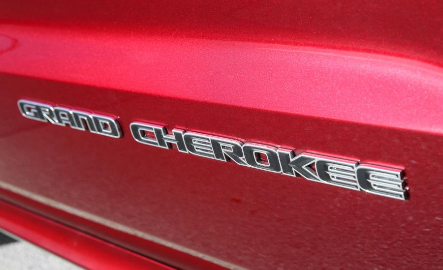 Логотип Jeep Grand Cherokee SRT 2017 года  (AU) (фото 36 из 40)